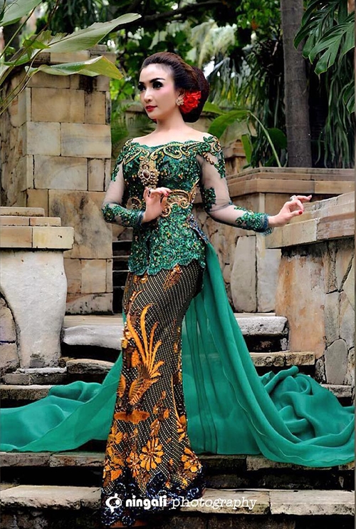 10 Pesona Roro Fitria saat pakai busana adat Jawa, elegan & karismatik
