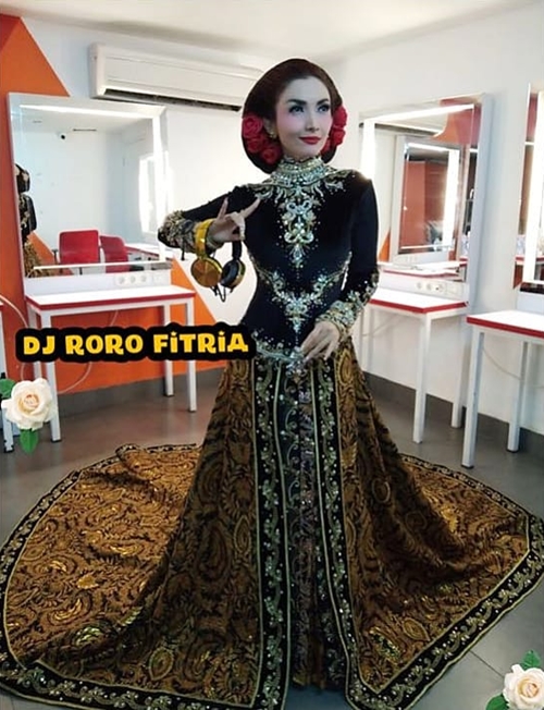 10 Pesona Roro Fitria saat pakai busana adat Jawa, elegan & karismatik