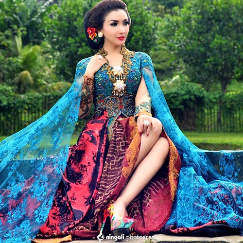 10 Pesona Roro Fitria saat pakai busana adat Jawa, elegan & karismatik