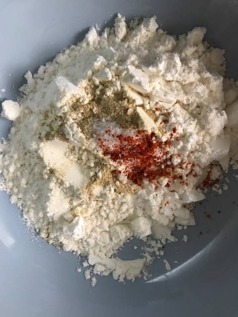 Bikin spicy chicken burger ala McDonalds yuk, ini resep gampangnya