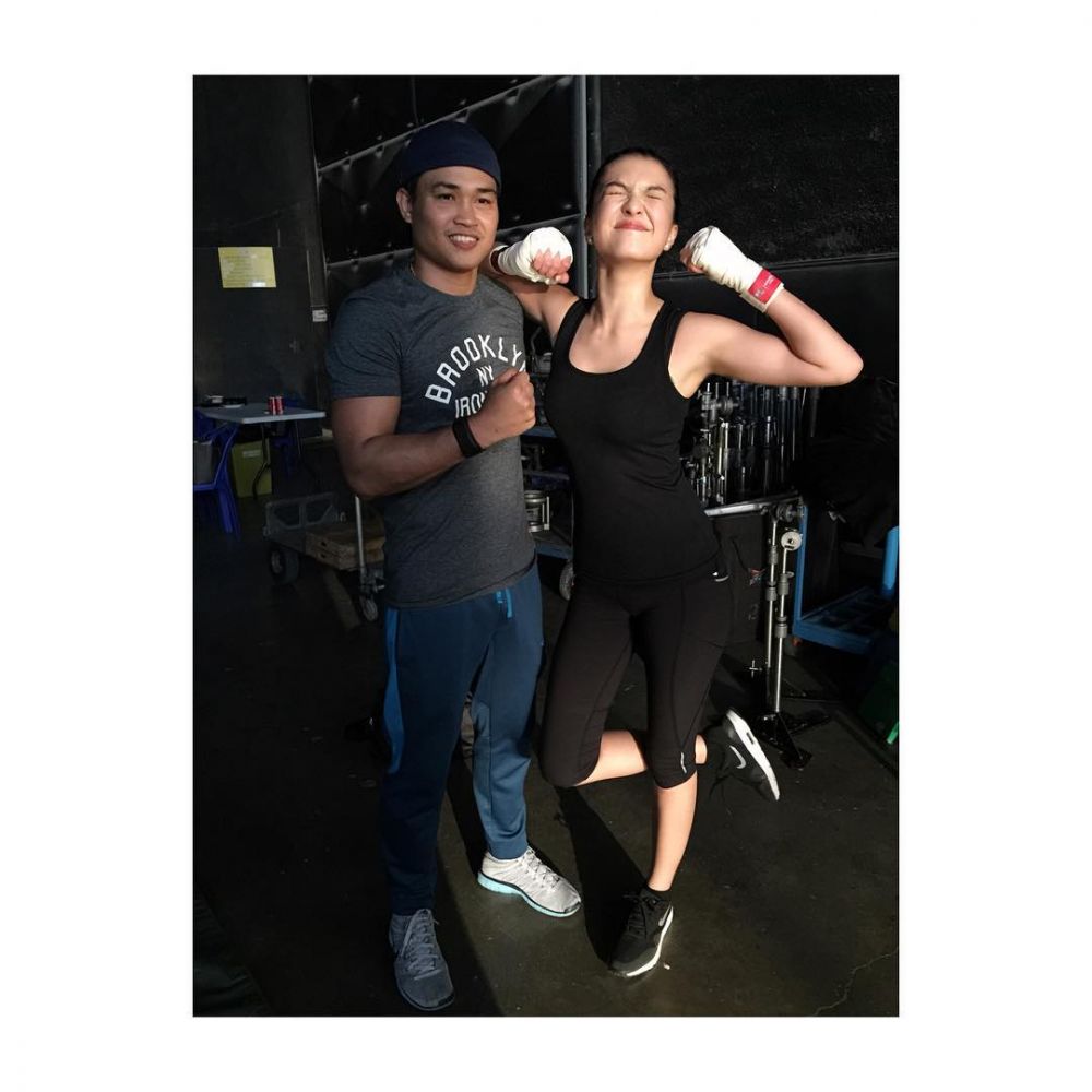 10 Pose workout Raline Shah yang seksi abis, dibilang mirip Gal Gadot