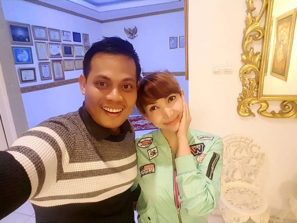 Biasa tampil glamor, ini 7 penampilan Roro Fitria tanpa makeup tebal