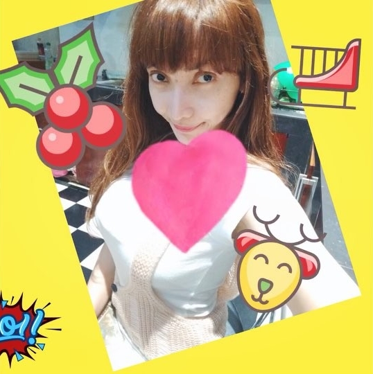 Biasa tampil glamor, ini 7 penampilan Roro Fitria tanpa makeup tebal