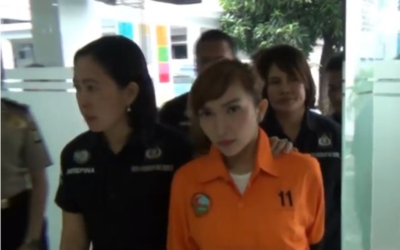 Biasa tampil glamor, ini 7 penampilan Roro Fitria tanpa makeup tebal