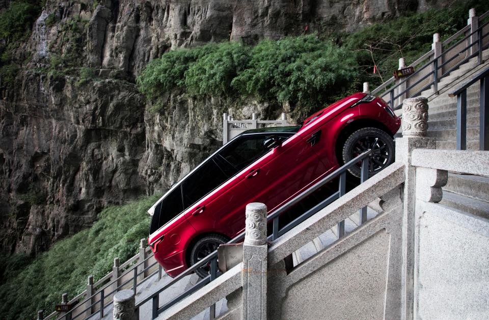 Mobil ini bisa berjalan sejauh 11,3 km di tangga, bikin takjub