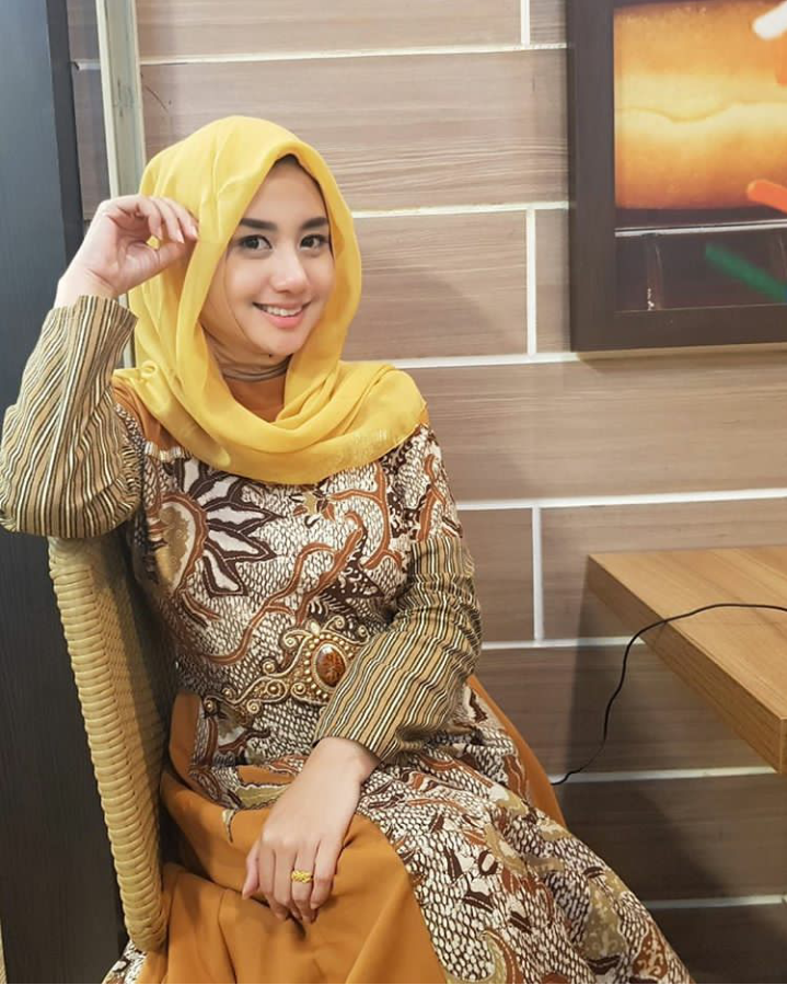 10 Pesona Novita Hardiny, istri wakil bupati Trenggalek yang stylist