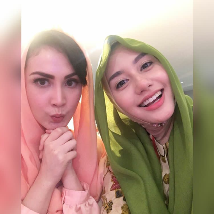 10 Pesona Novita Hardiny, istri wakil bupati Trenggalek yang stylist