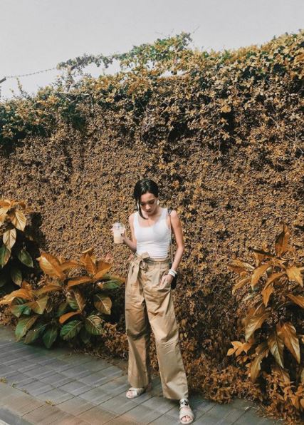 10 Gaya OOTD simpel ala Nazla Alifa, cocok buat cewek bertubuh skinny