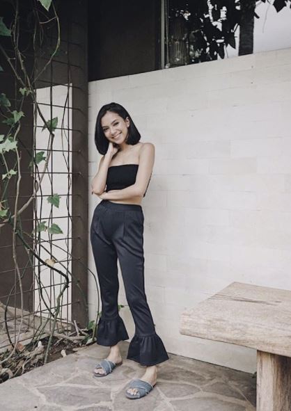 10 Gaya OOTD simpel ala Nazla Alifa, cocok buat cewek bertubuh skinny