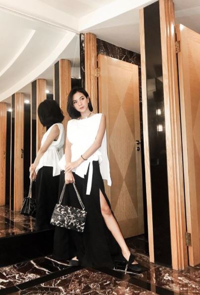 10 Gaya OOTD simpel ala Nazla Alifa, cocok buat cewek bertubuh skinny