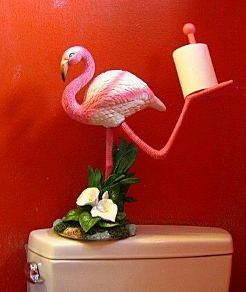 Mau terlihat beda? Percantik hunianmu pakai 8 benda serba flamingo ini