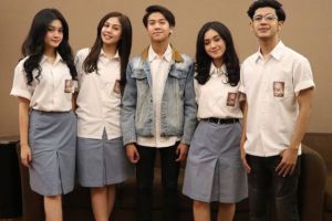 Sukses perankan Dilan, Iqbaal Ramadhan jadi rebutan 3 artis cantik ini