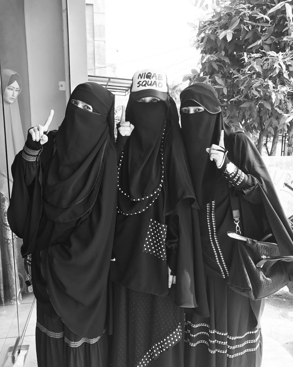 Makin tertutup, begini 7 potret penampilan Nuri Maulida dengan niqab