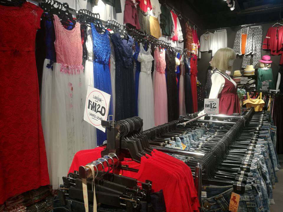 Harga gaun pengantin di foto memesona ini mengejutkan, murah banget