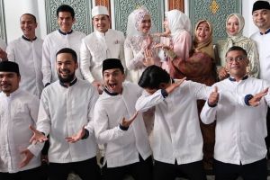 Dari seleb hingga politisi, ini gaya tamu pernikahan Tommy Kurniawan