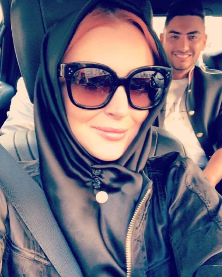 Curi perhatian lagi, begini 10 pesona Lindsay Lohan saat pakai hijab