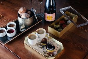 Dessert ini terlihat biasa, isiannya ini yang bikin harganya fantastis