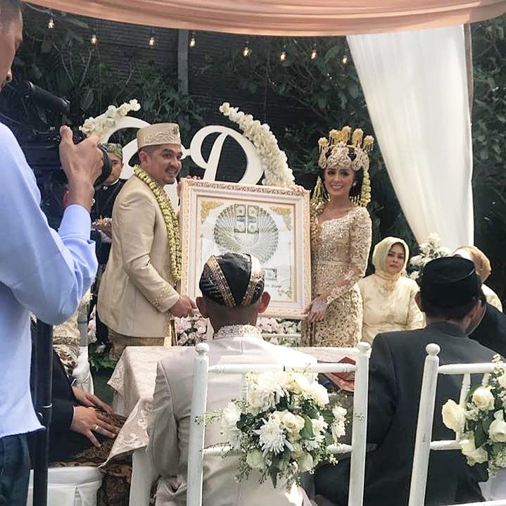 10 Momen meriah nikahan Selvi Kitty-Rangga Ilham, temanya garden party