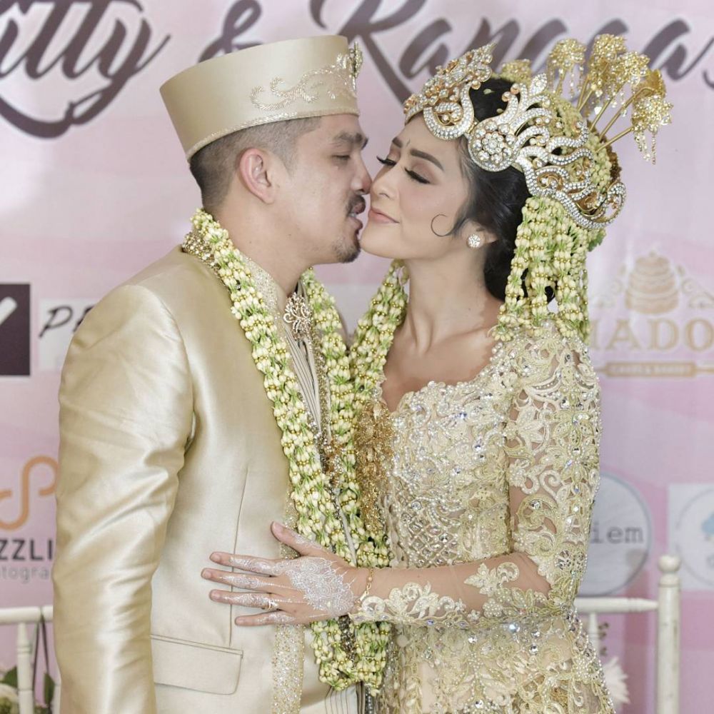 10 Momen meriah nikahan Selvi Kitty-Rangga Ilham, temanya garden party