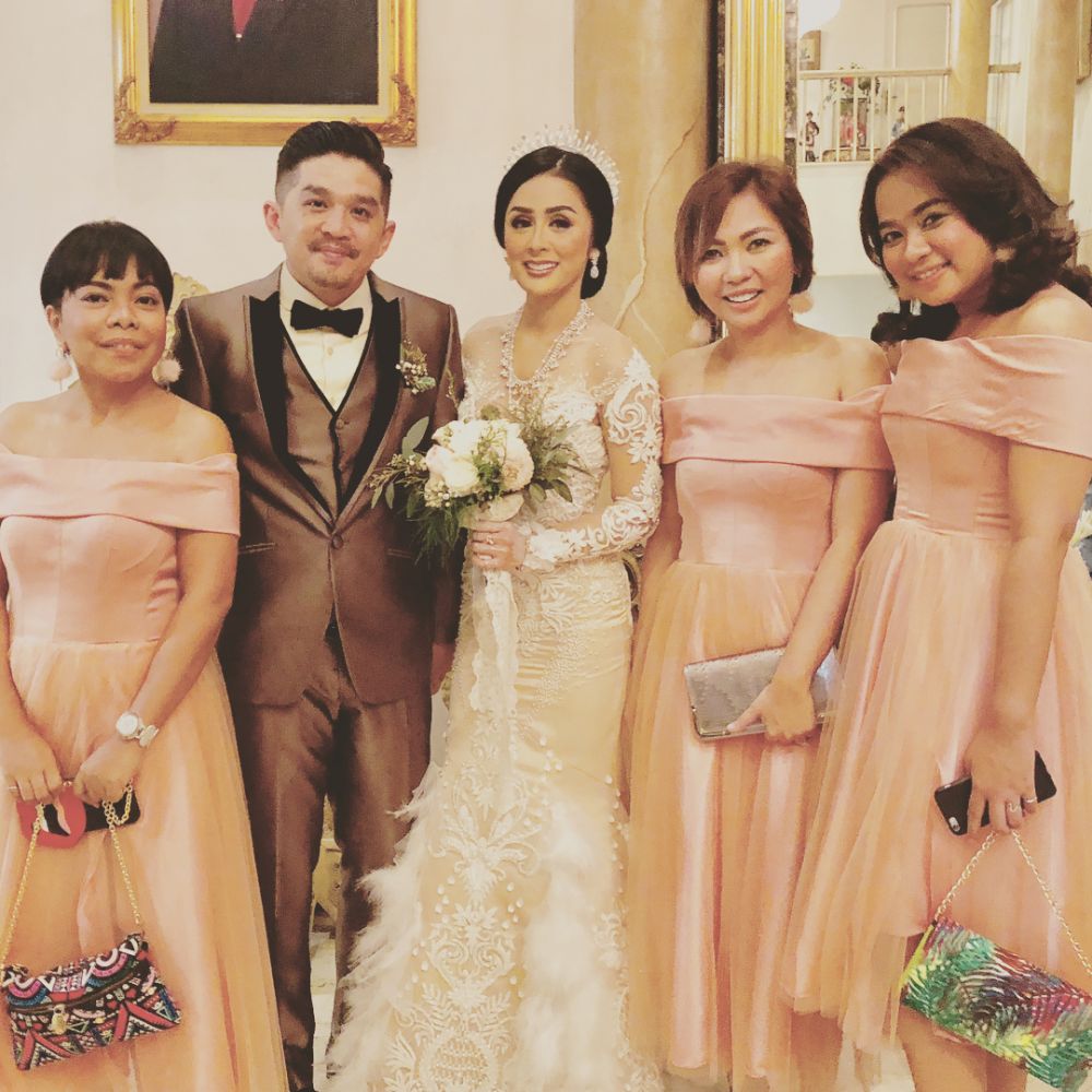 10 Momen meriah nikahan Selvi Kitty-Rangga Ilham, temanya garden party