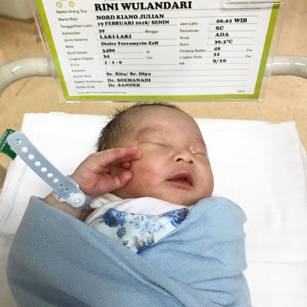 10 Potret baby Nord Kiano Julian, anak Rinni Wulandari yang imut abis