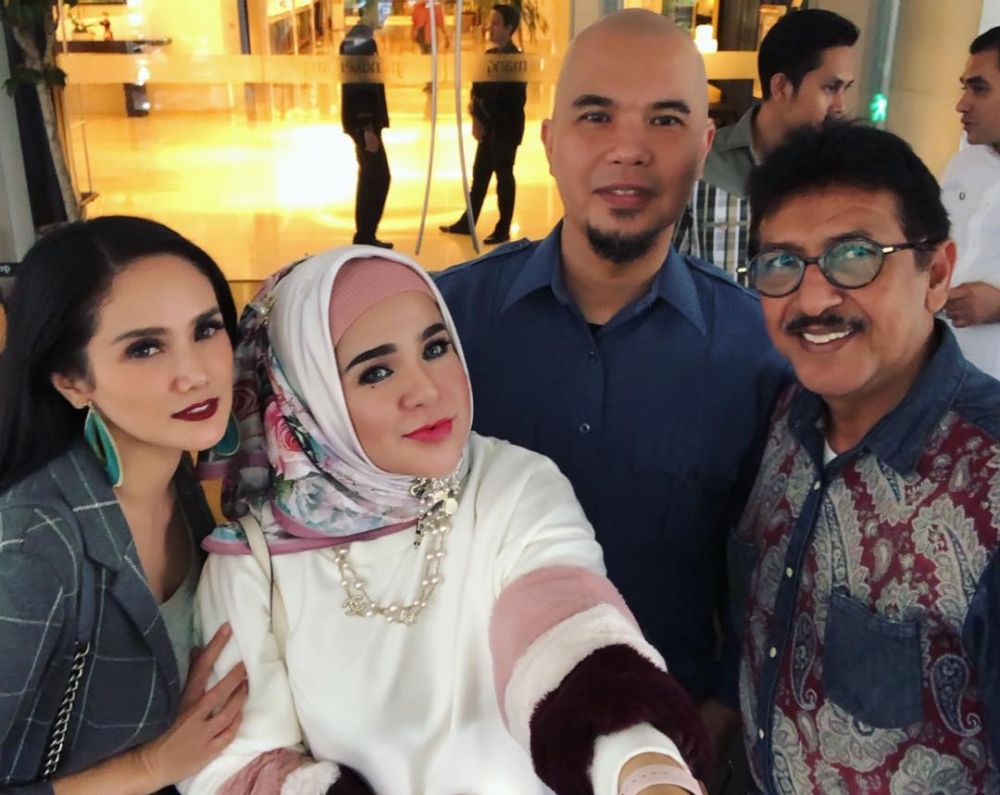 10 Potret Fitria Elvy, anak Elvy Sukaesih yang cantiknya bak barbie