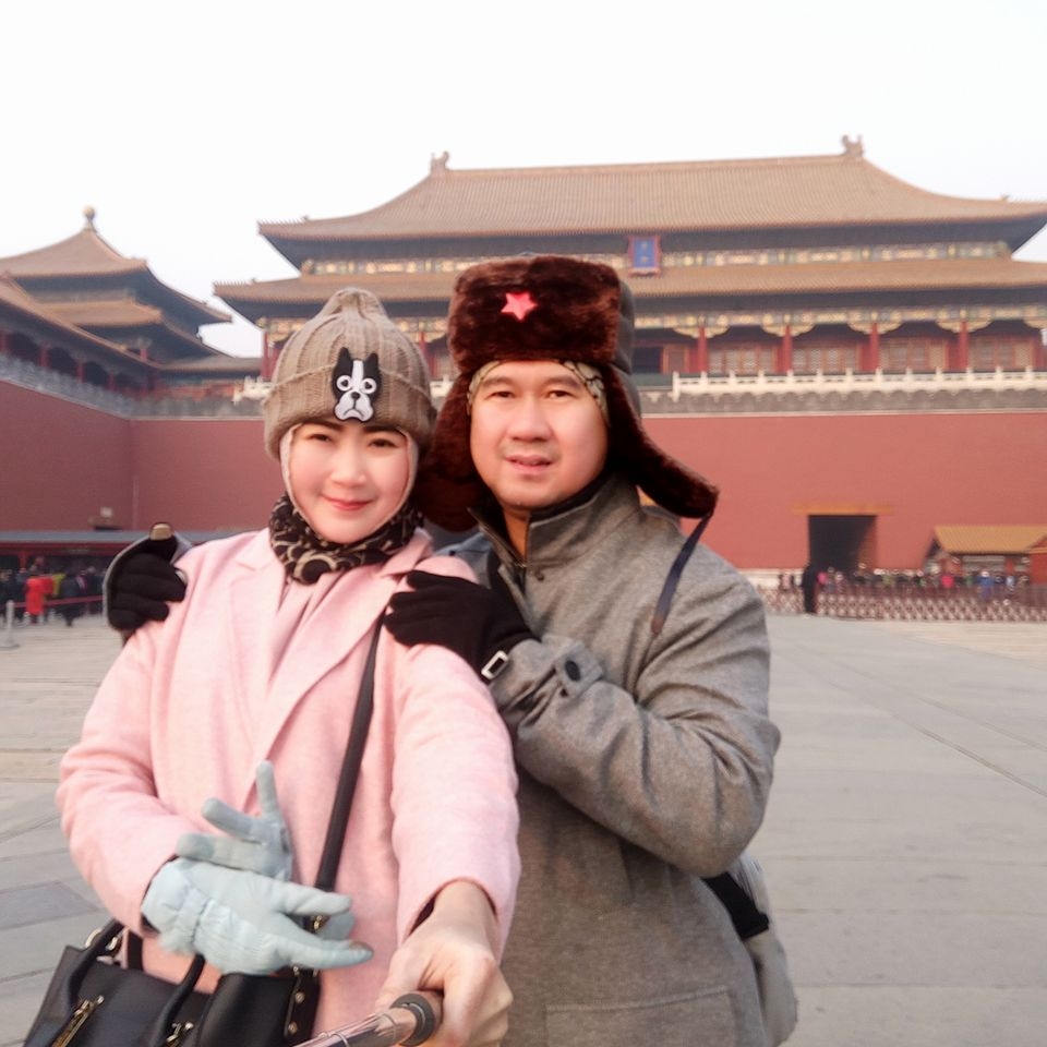 10 Gaya cetar Bu Dendy, istri sah yang hujani duit ke pelakor