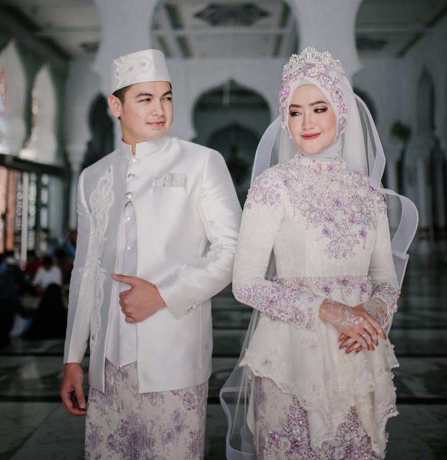 Pernah ditolak cintanya, perjuangan 5 seleb ini berbuah manis