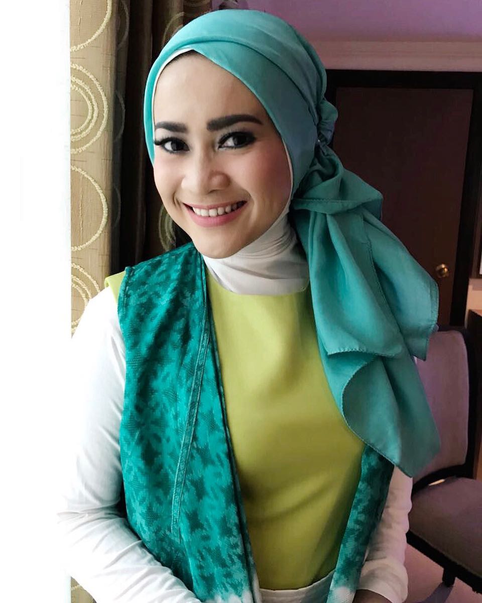 Jarang nongol di TV, begini 10 potret Ikke Nurjanah yang kini berhijab