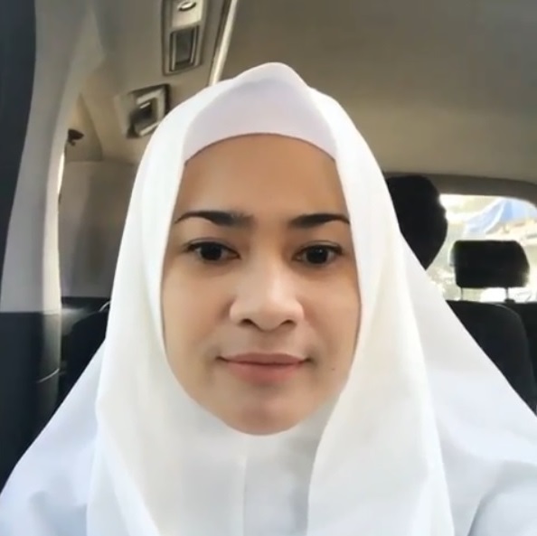 Jarang nongol di TV, begini 10 potret Ikke Nurjanah yang kini berhijab