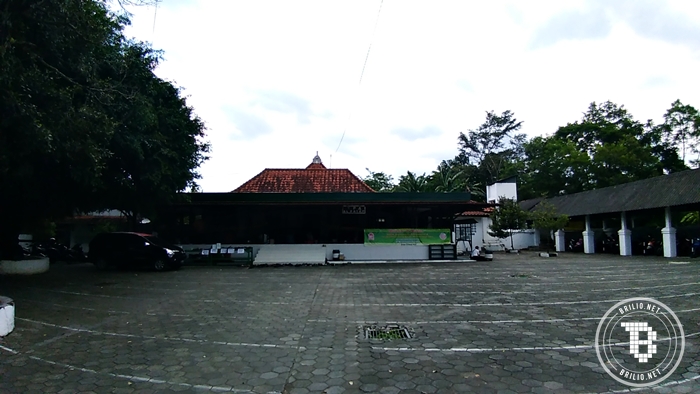 Menelusuri Makam Wotgaleh, mitosnya pesawat yang melintasi akan jatuh