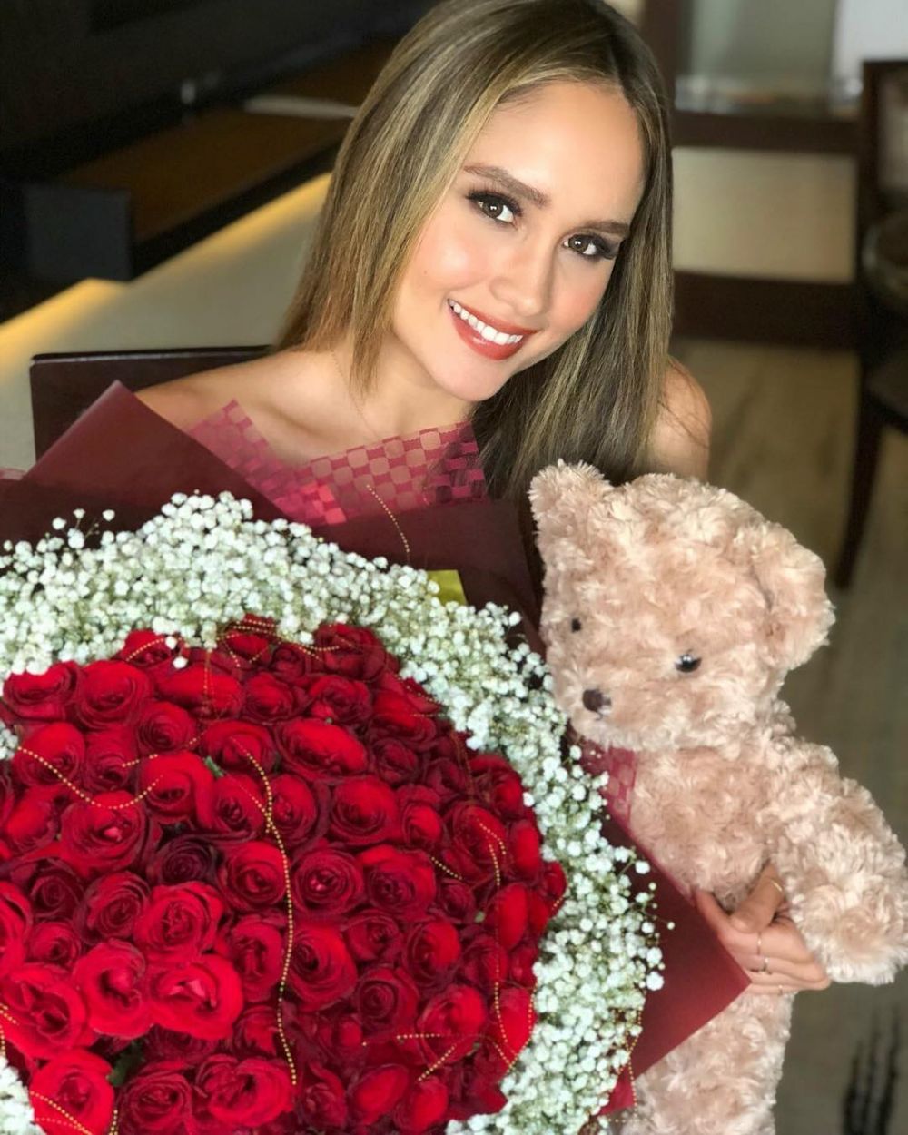 Go public, begini 9 momen romantis Cinta Laura dan kekasih bulenya