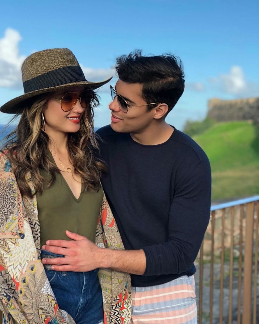 Go public, begini 9 momen romantis Cinta Laura dan kekasih bulenya