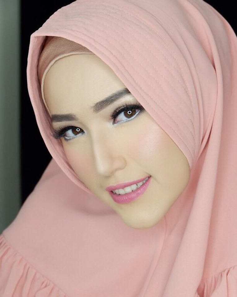 Disebut oplas, ini 10 potret Adelia istri Pasha yang berhidung mancung