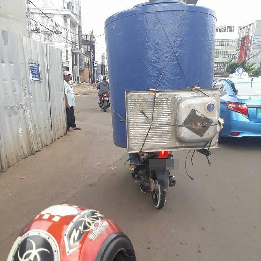 11 Barang yang dikirim pakai jasa ojek online ini bikin tepuk jidat