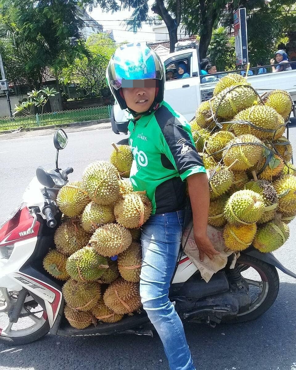 11 Barang yang dikirim pakai jasa ojek online ini bikin tepuk jidat