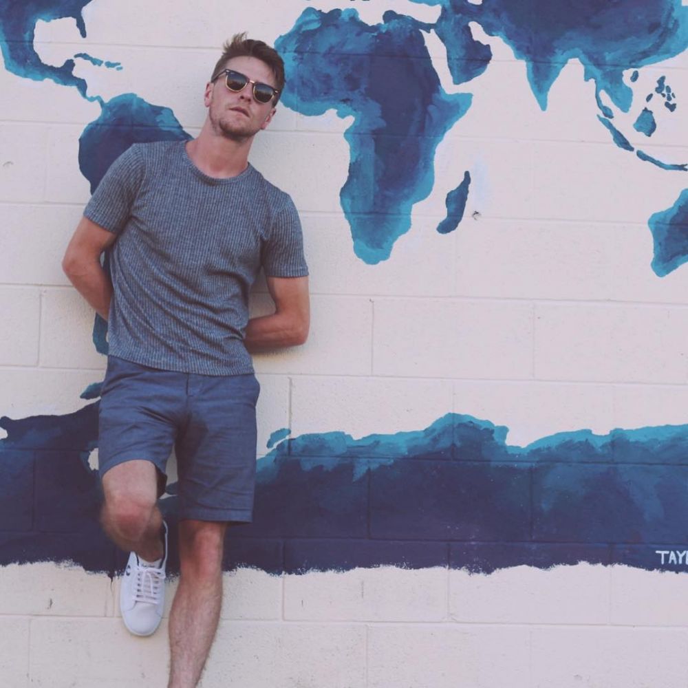 10 Potret Johnny Stimson, penyanyi yang viral berkat pernikahan Raisa