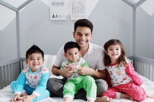 8 Gaya fashion ala Zayn, anak Jonathan Frizzy yang stylish sejak kecil