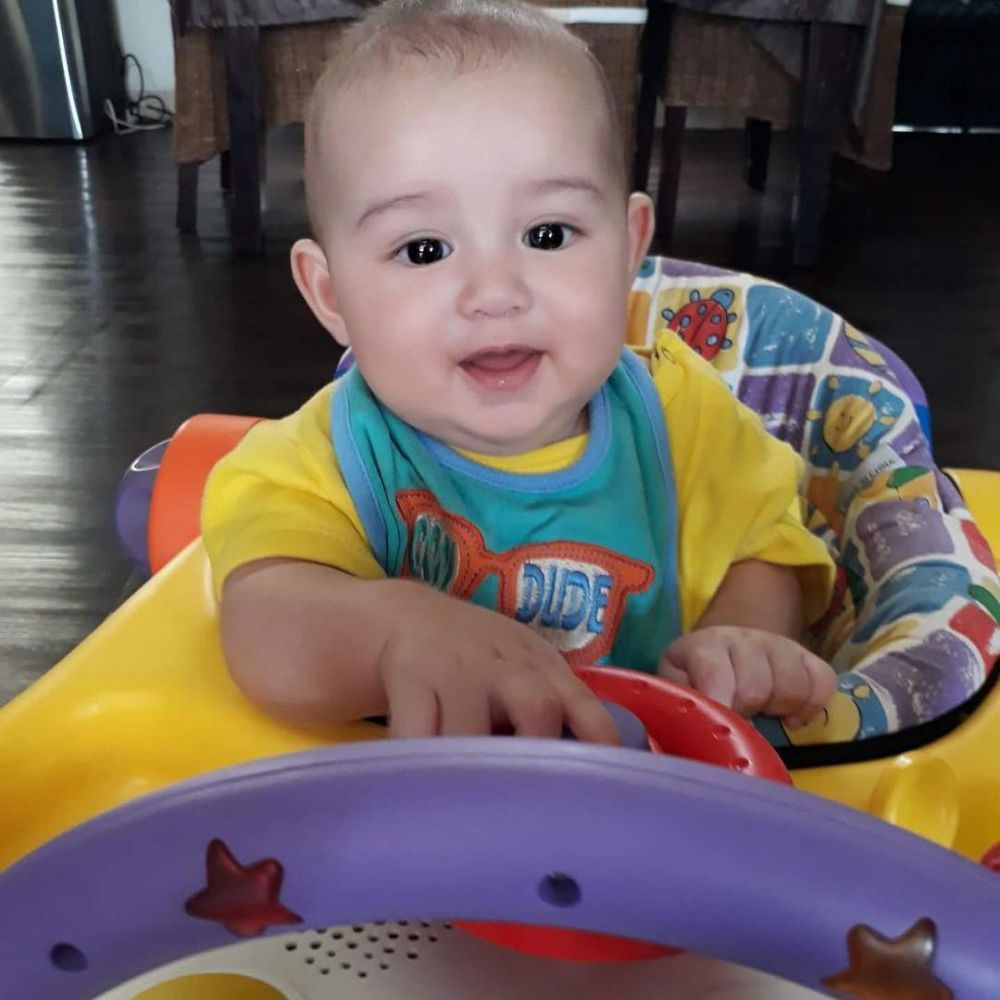10 Aksi lucu baby Xaquil, anak Alessia Cestaro yang punya mata indah