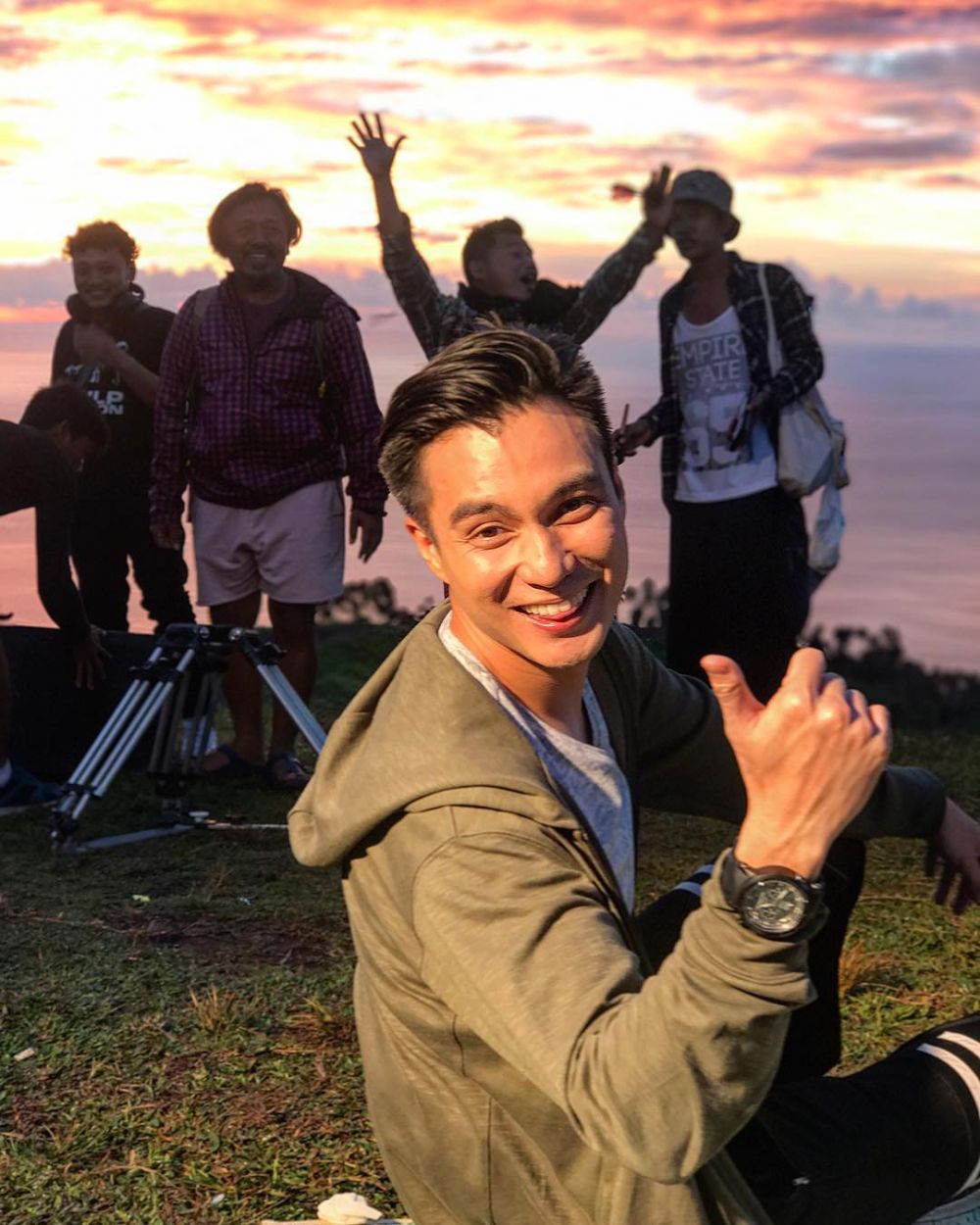 Demi totalitas peran, 9 seleb ini belajar bahasa daerah asli Indonesia