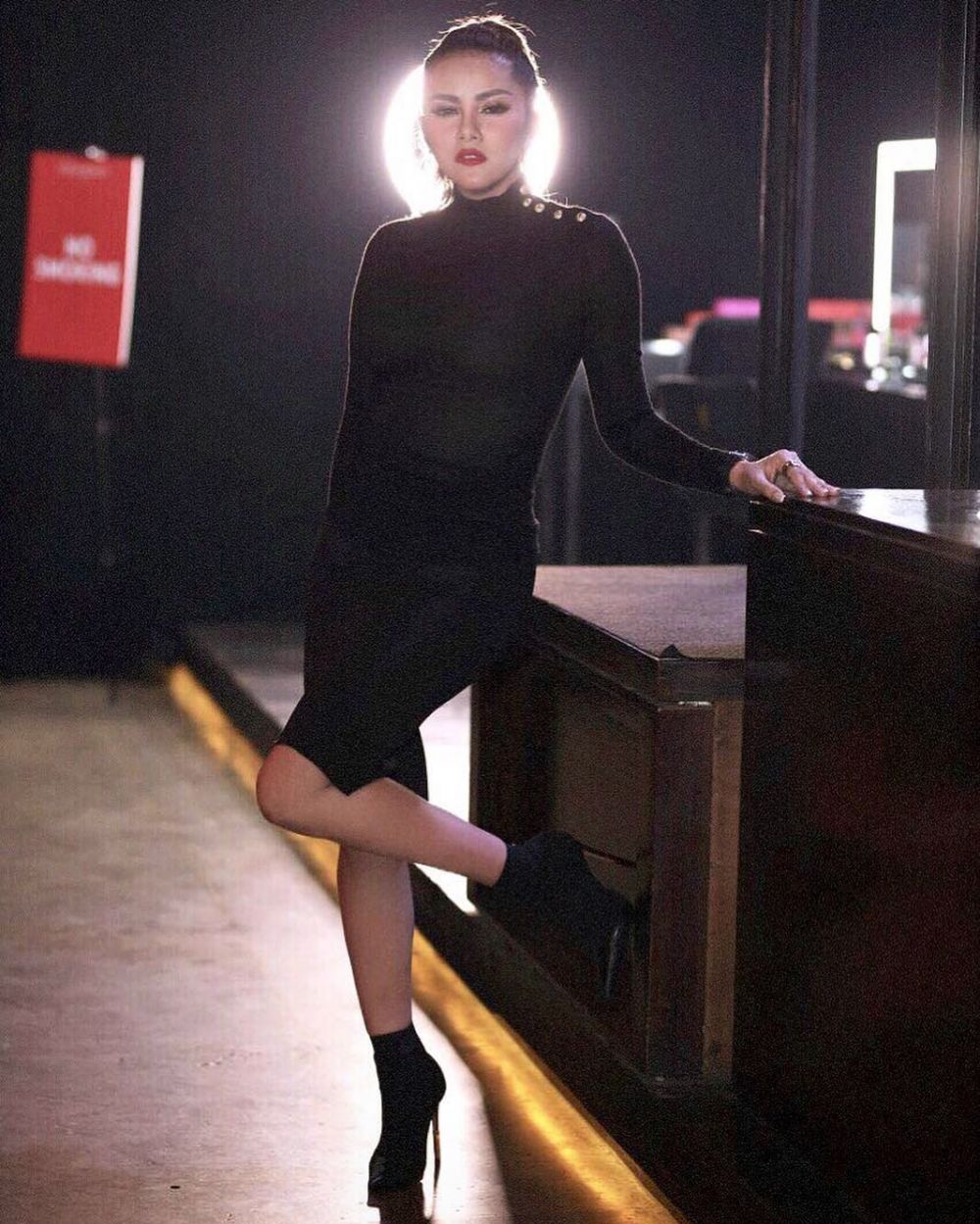 7 Gaya seksi Olla Ramlan ini dipuji warganet, ikut tren pose ngangkang