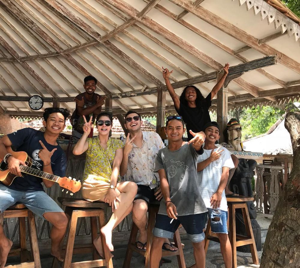 Seru & romantis, ini 10 potret bulan madu Rifky Balweel & Biby Alraen