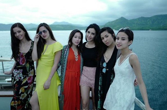 8 Gaya keluarga Bakrie saat liburan bareng, seksi dan glamor