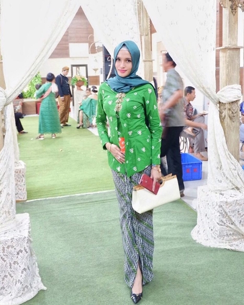 Elegan & simpel, ini 10 gaya fashion hijab ala istri gubernur Kalteng