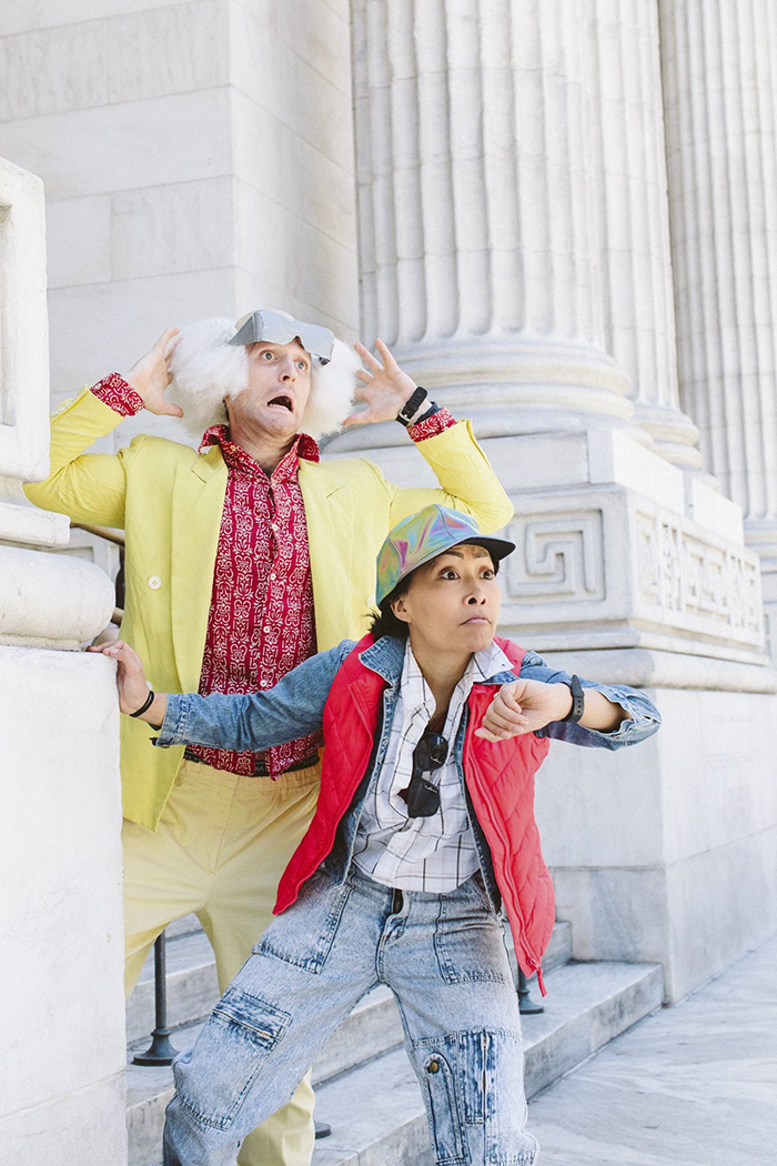 Unik & kocak, pasangan ini buat 10 foto prewedding bertema tak biasa