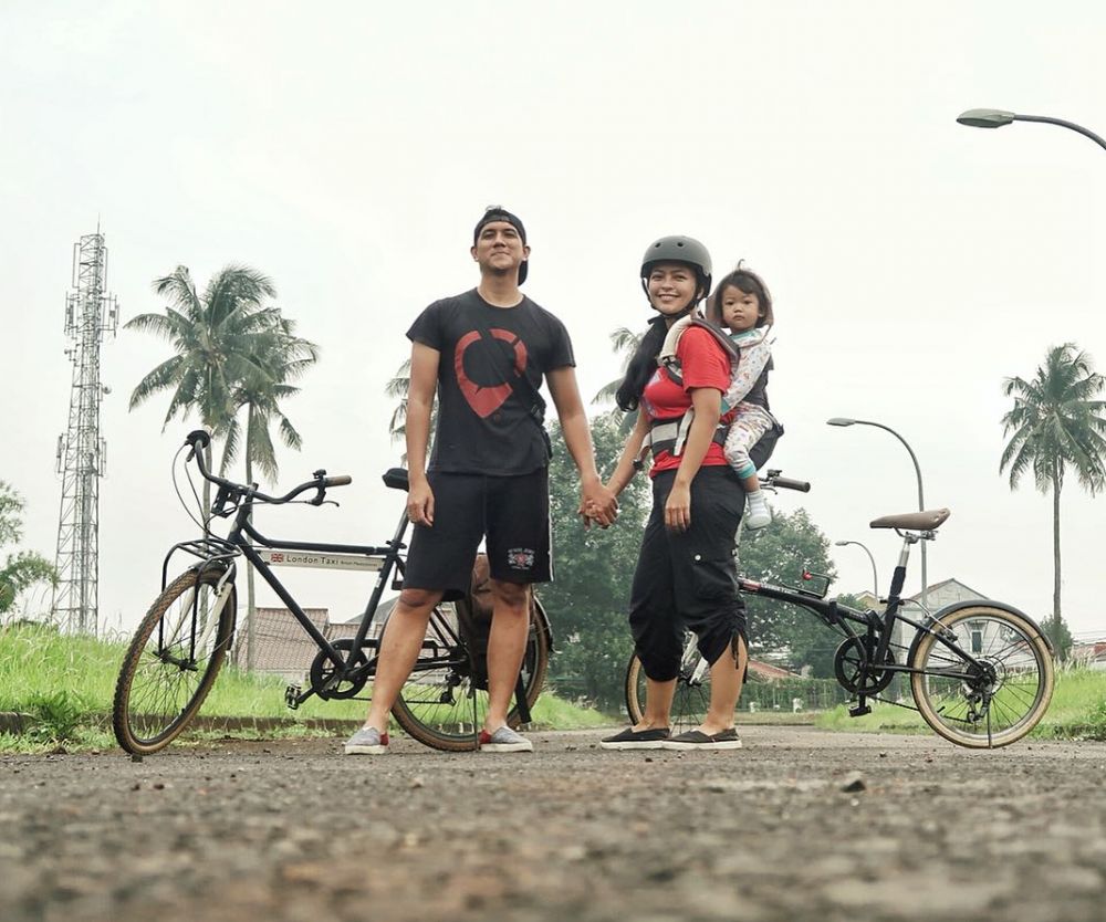 Jauh dari gosip, ini 10 potret harmonis Tantri Kotak & Ardan Naff