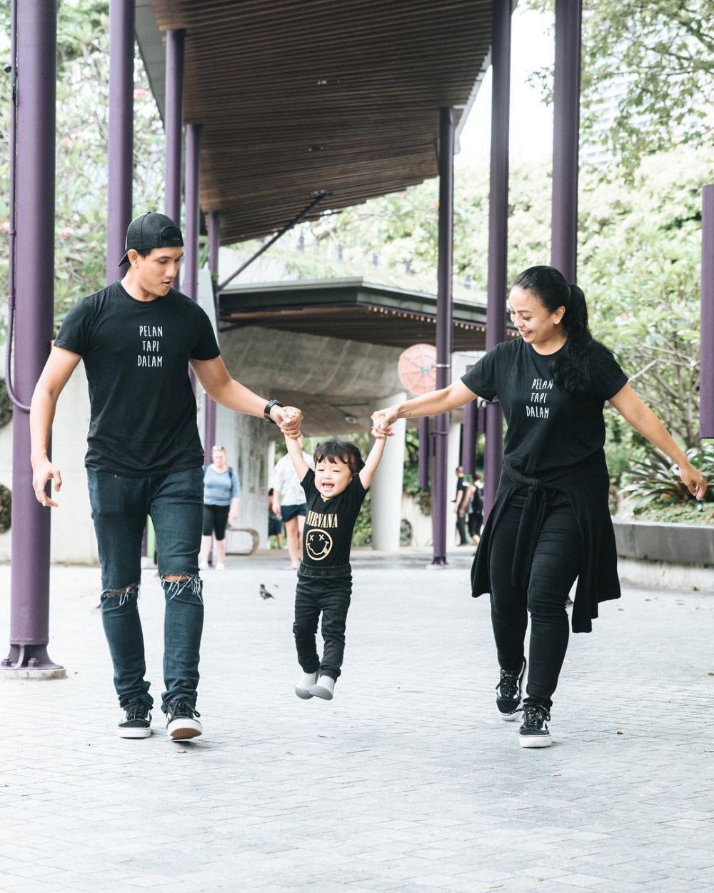 Jauh dari gosip, ini 10 potret harmonis Tantri Kotak & Ardan Naff