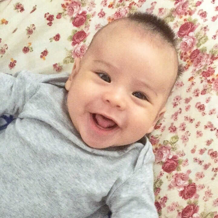 10 Pose menggemaskan baby Adam Hadi, cicit pedangdut Elvy Sukaesih