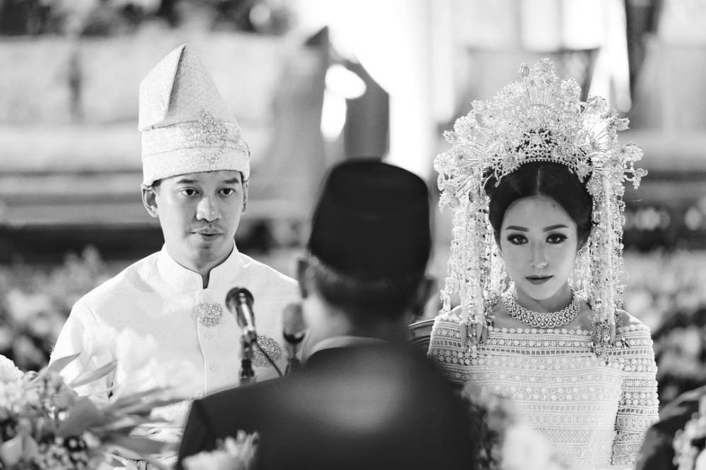 10 Pesona cantik dan glamor Ling Ling, menantu baru di keluarga Bakrie