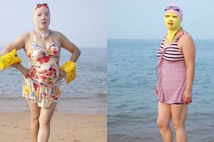 14 Gaya bikini orang China saat main ke pantai, biar nggak gosong